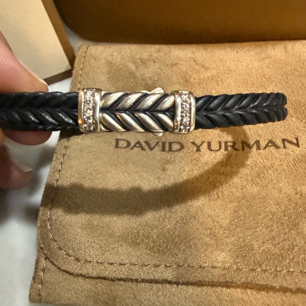 CHEVRON BRACELET
Black Rubber with Diamonds and Sterling Silver, 6mm